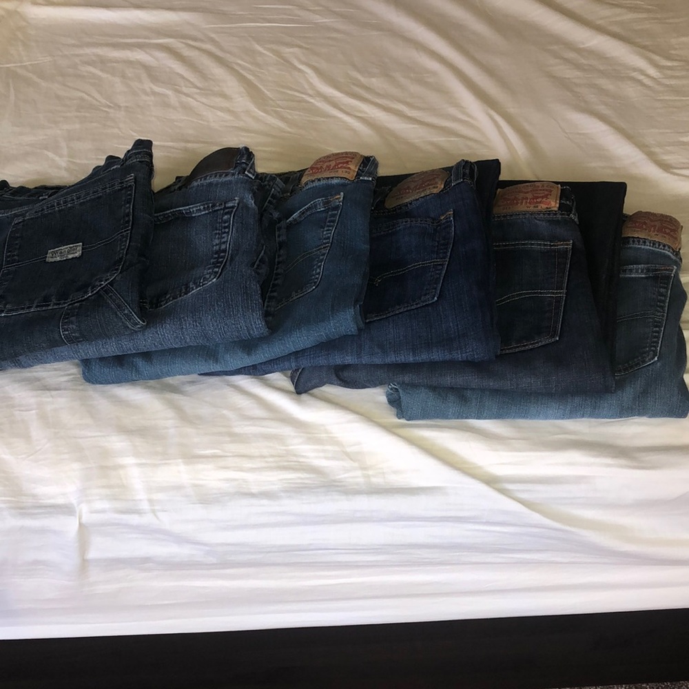 Offer? Mens’ Jeans 38x32 (4 Levis & 2 Wranglers)